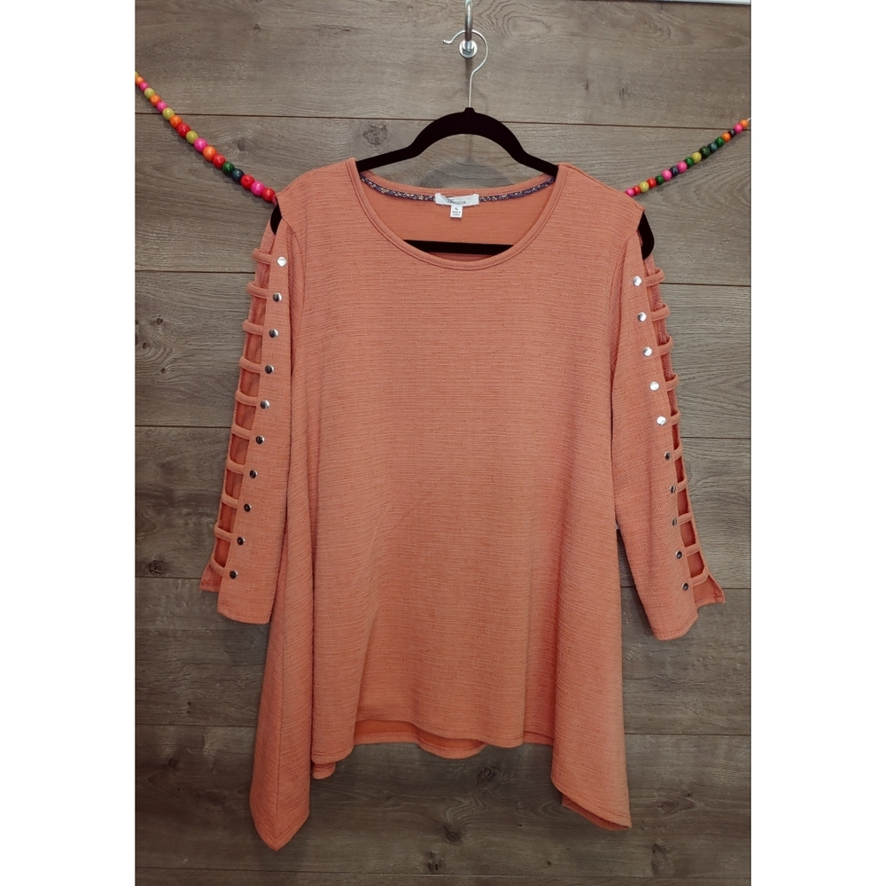 89th & Madison Coral Open Sleeve Detail